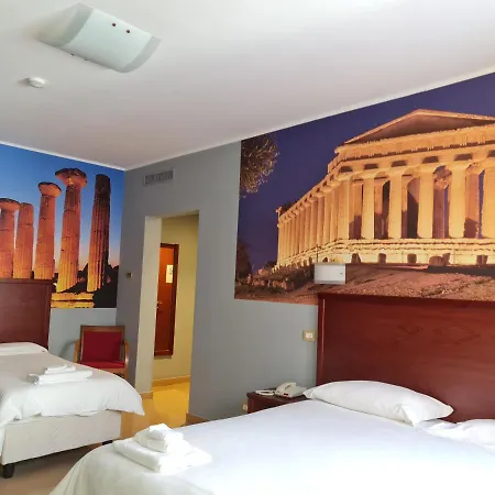 Della Notte Hotel