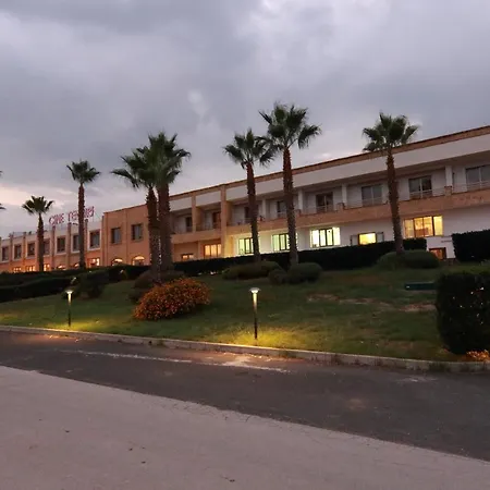 Della Notte Hotel 3*